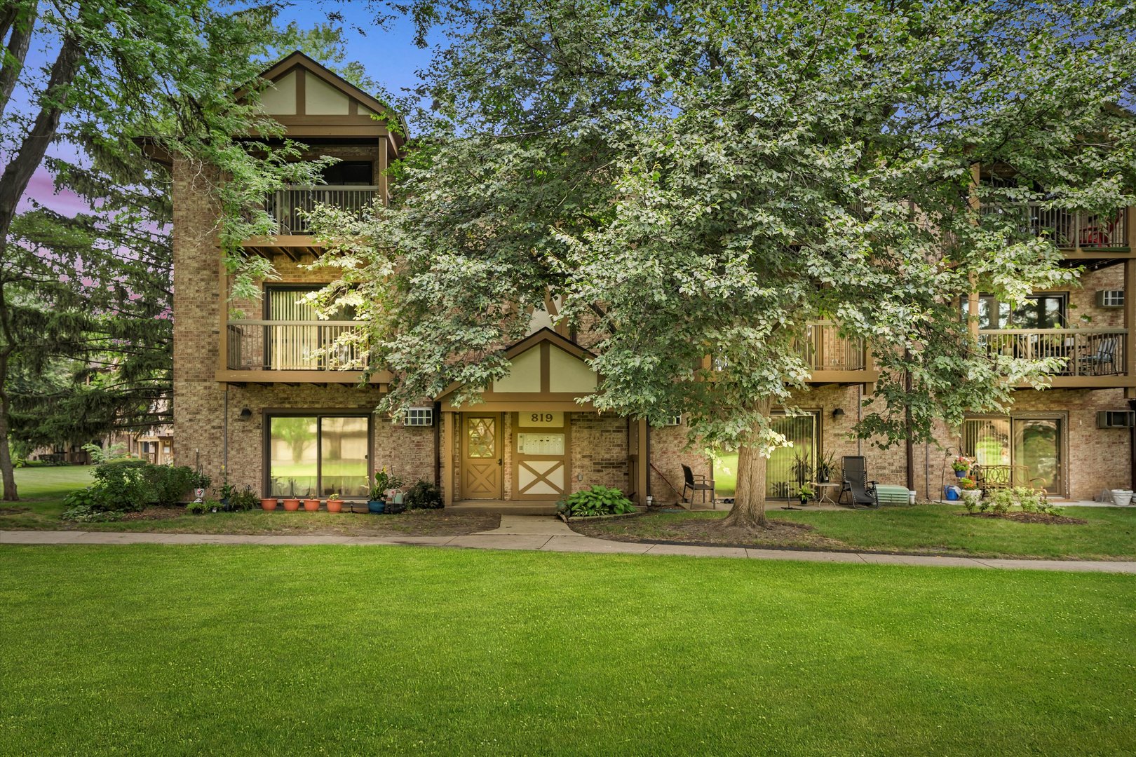 819 S Dwyer Avenue #D, Arlington Heights, IL 60005