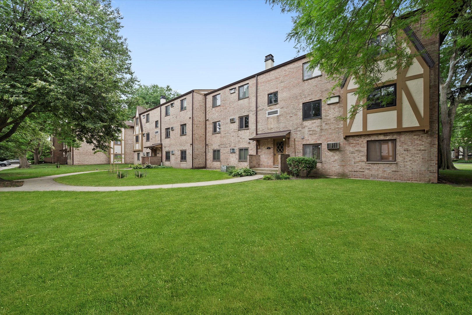 819 S Dwyer Avenue #D, Arlington Heights, IL 60005