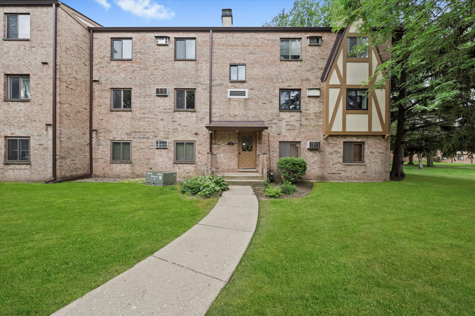 819 S Dwyer Avenue #D, Arlington Heights, IL 60005