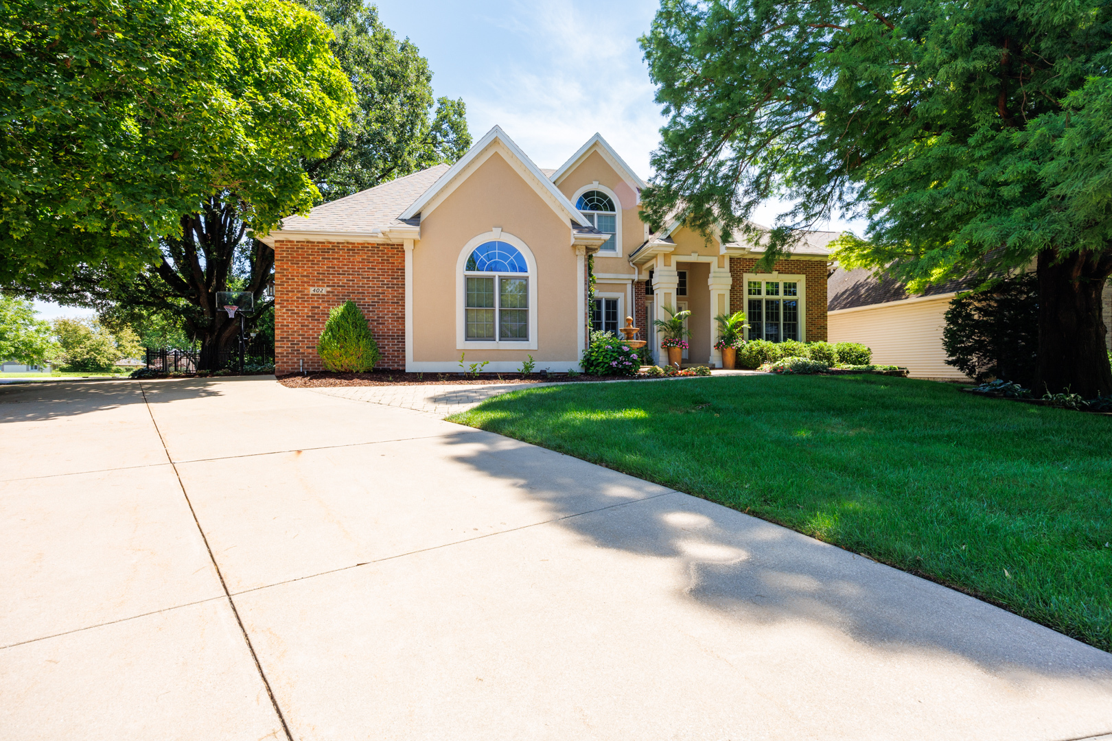 402 Watford Drive, Bloomington, IL 61704