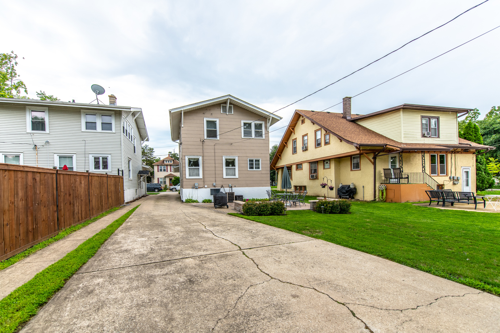 911 Richmond Street, Joliet, IL 60435
