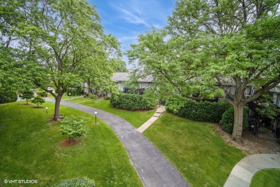 940 E Old Willow Road #304, Prospect Heights, IL 60070