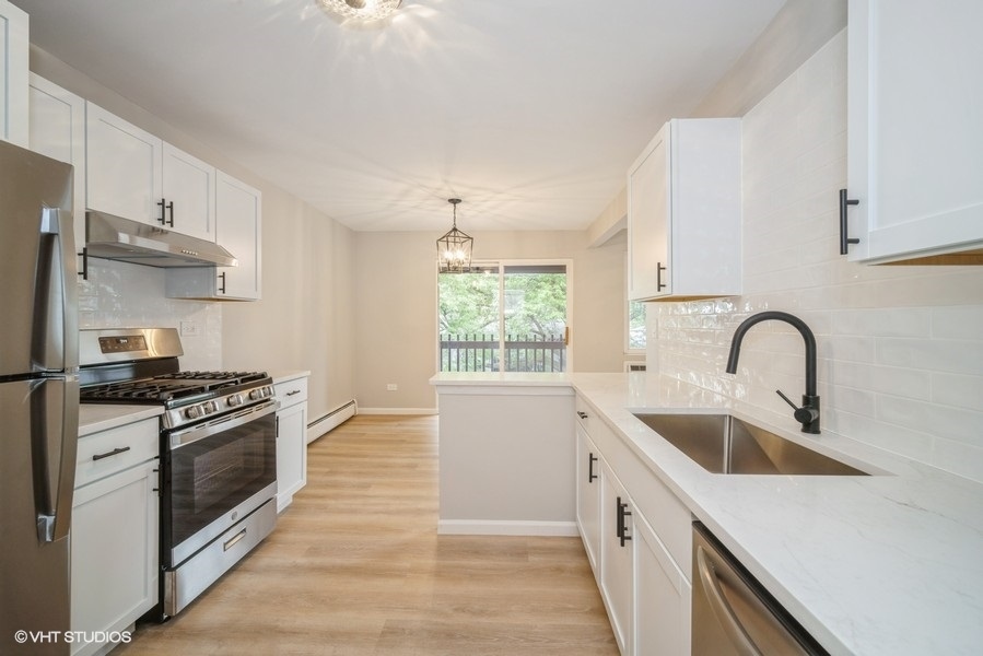 940 E Old Willow Road #304, Prospect Heights, IL 60070
