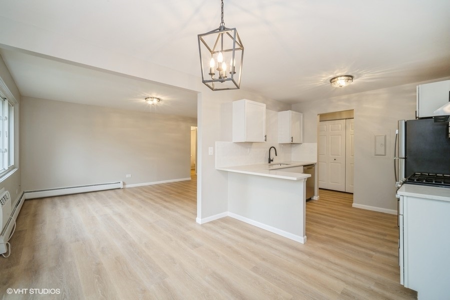 940 E Old Willow Road #304, Prospect Heights, IL 60070