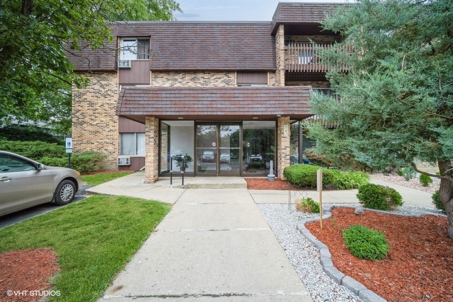 940 E Old Willow Road #304, Prospect Heights, IL 60070