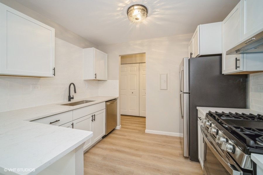 940 E Old Willow Road #304, Prospect Heights, IL 60070