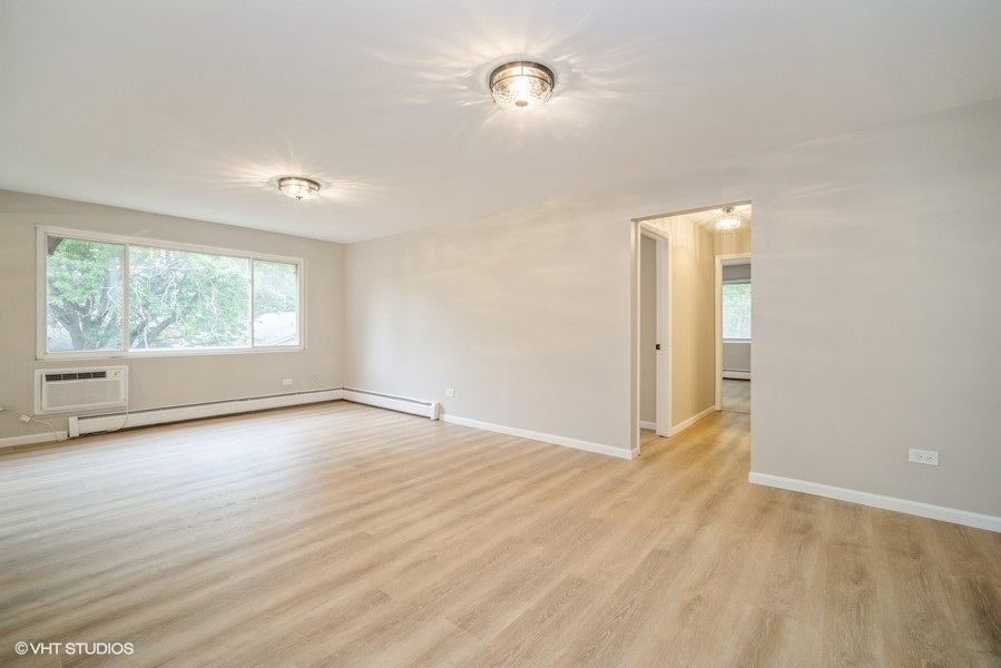 940 E Old Willow Road #304, Prospect Heights, IL 60070