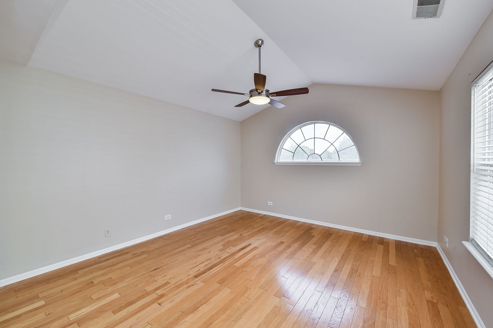 24 N Barton Trail #24, Batavia, IL 60510