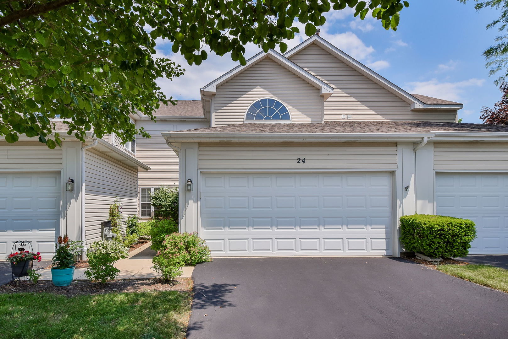 24 N Barton Trail #24, Batavia, IL 60510