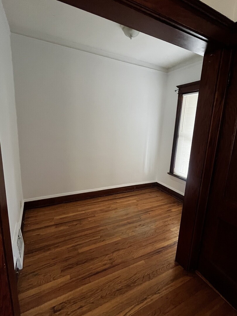 3345 W 61st Place, Chicago, IL 60629