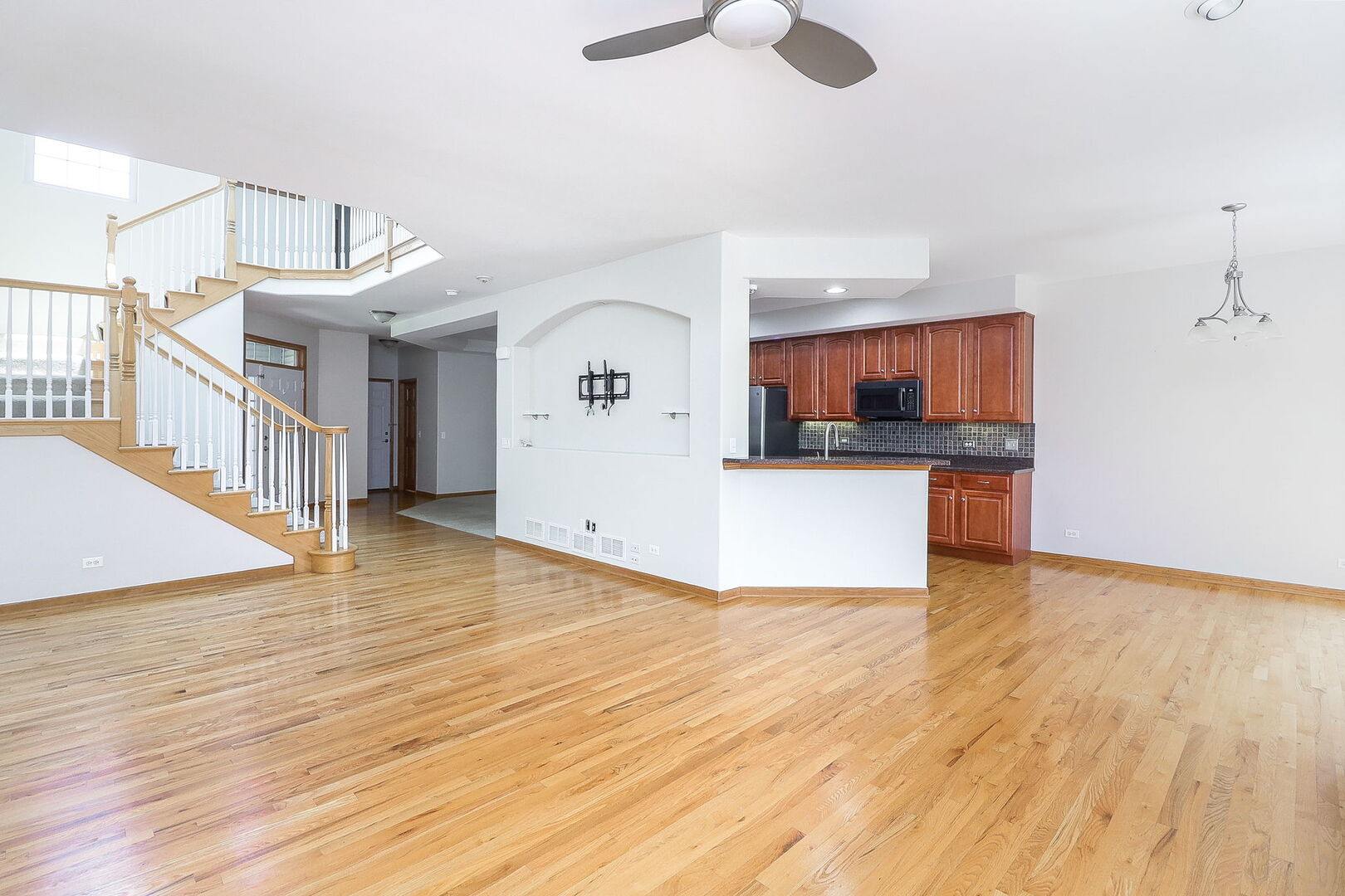 20 Oak Creek Court, North Aurora, IL 60542