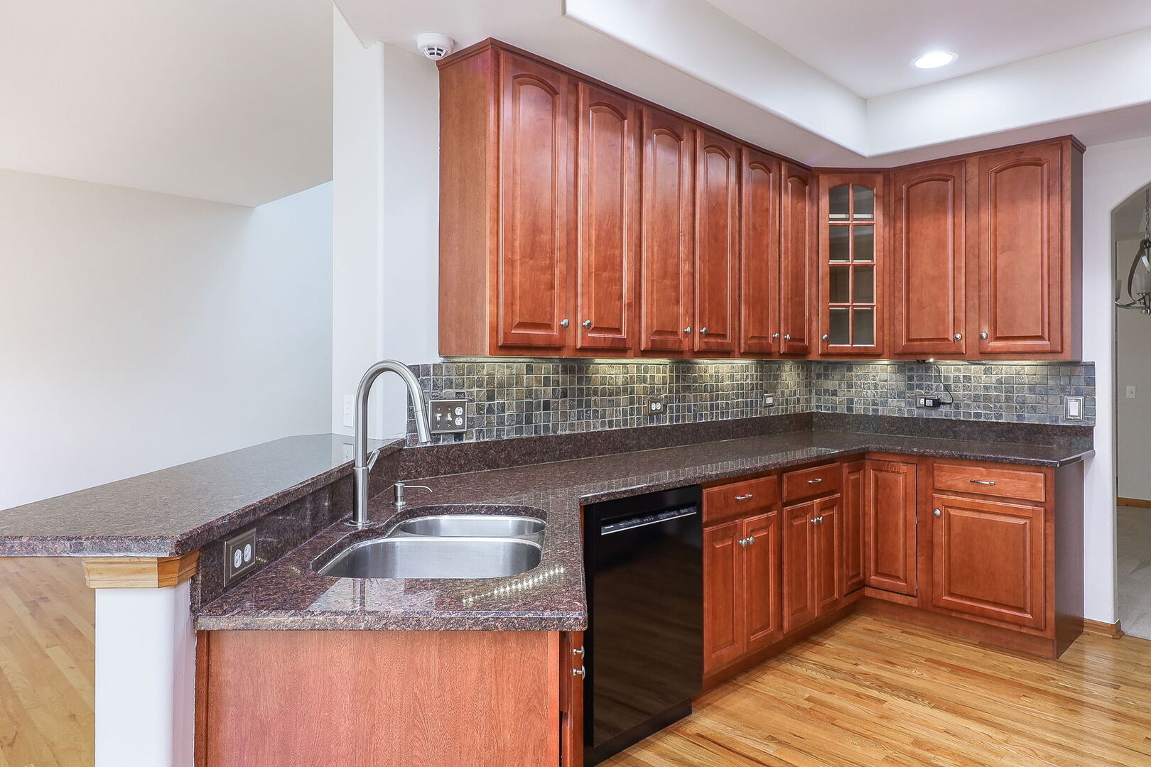 20 Oak Creek Court, North Aurora, IL 60542
