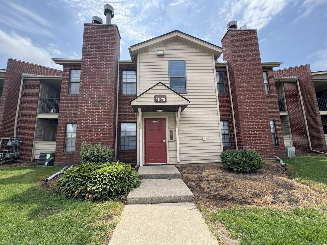 1975 N Hicks Road #108, Palatine, IL 60074