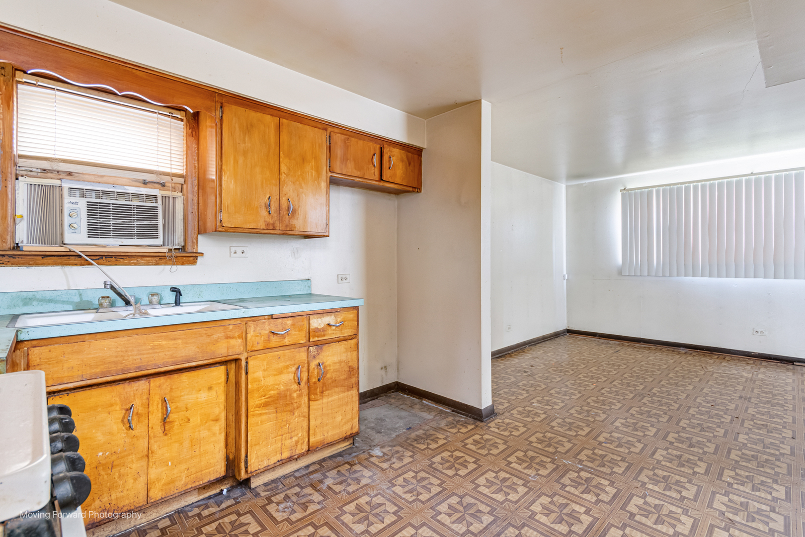 7652 W 63rd Place, Summit, IL 60501
