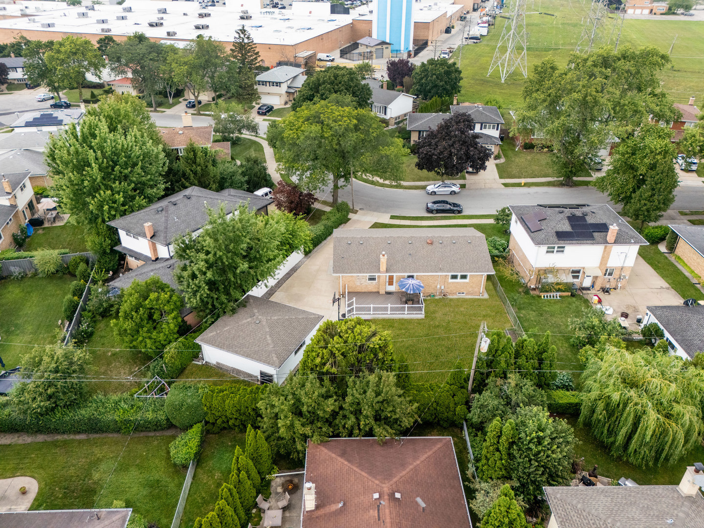 8213 W Lyons Street, Niles, IL 60714