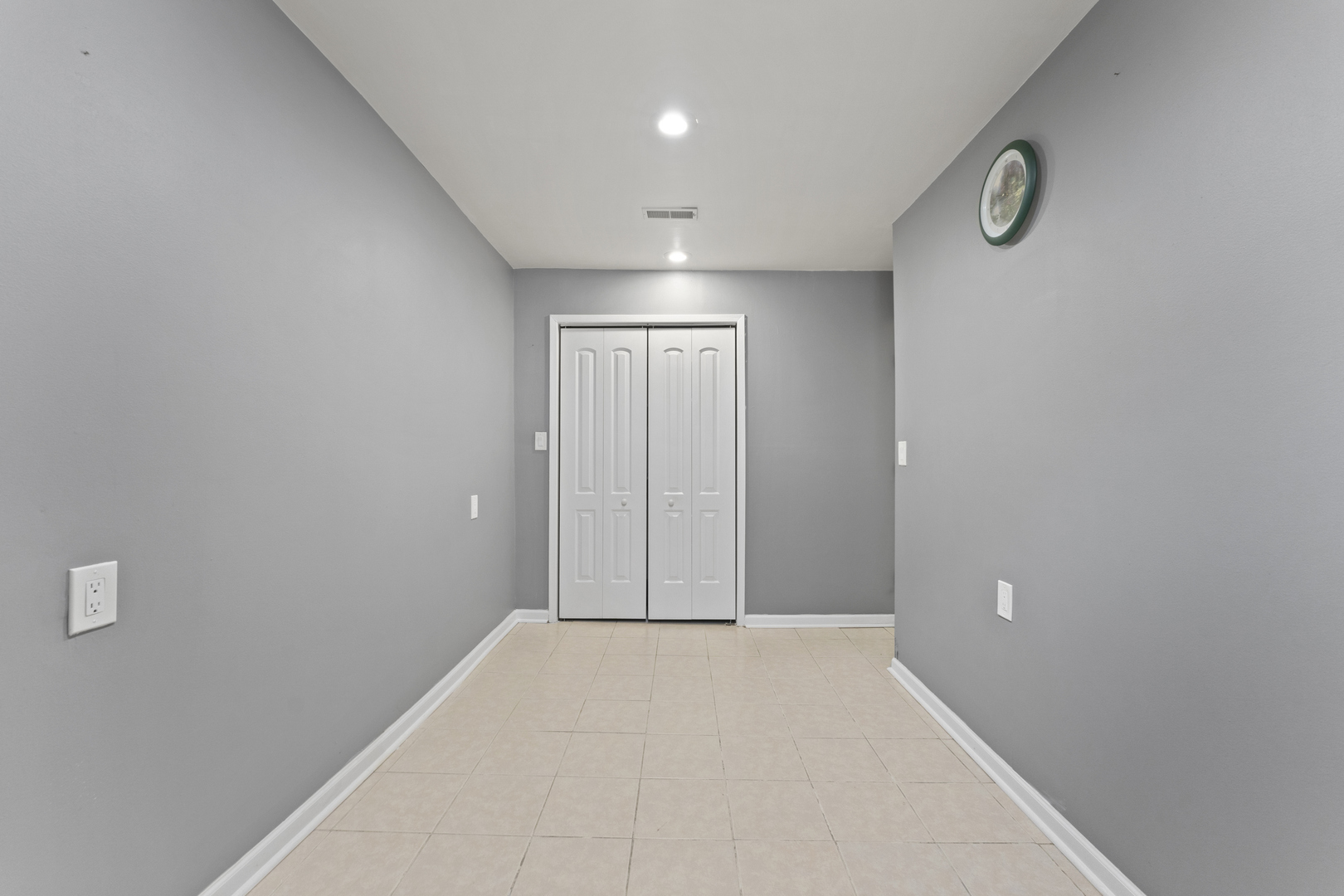 8213 W Lyons Street, Niles, IL 60714