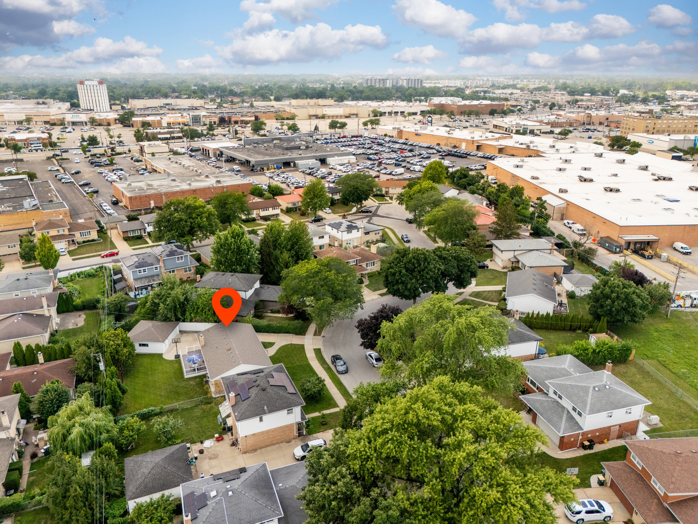 8213 W Lyons Street, Niles, IL 60714