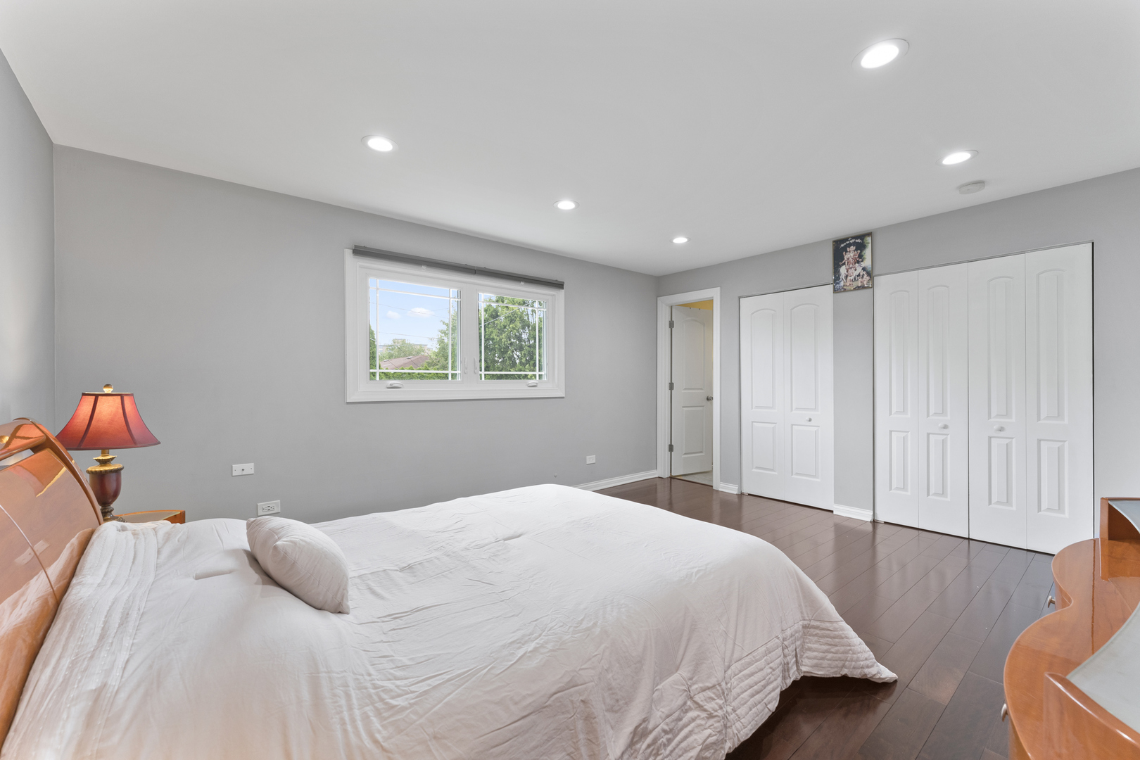 8213 W Lyons Street, Niles, IL 60714
