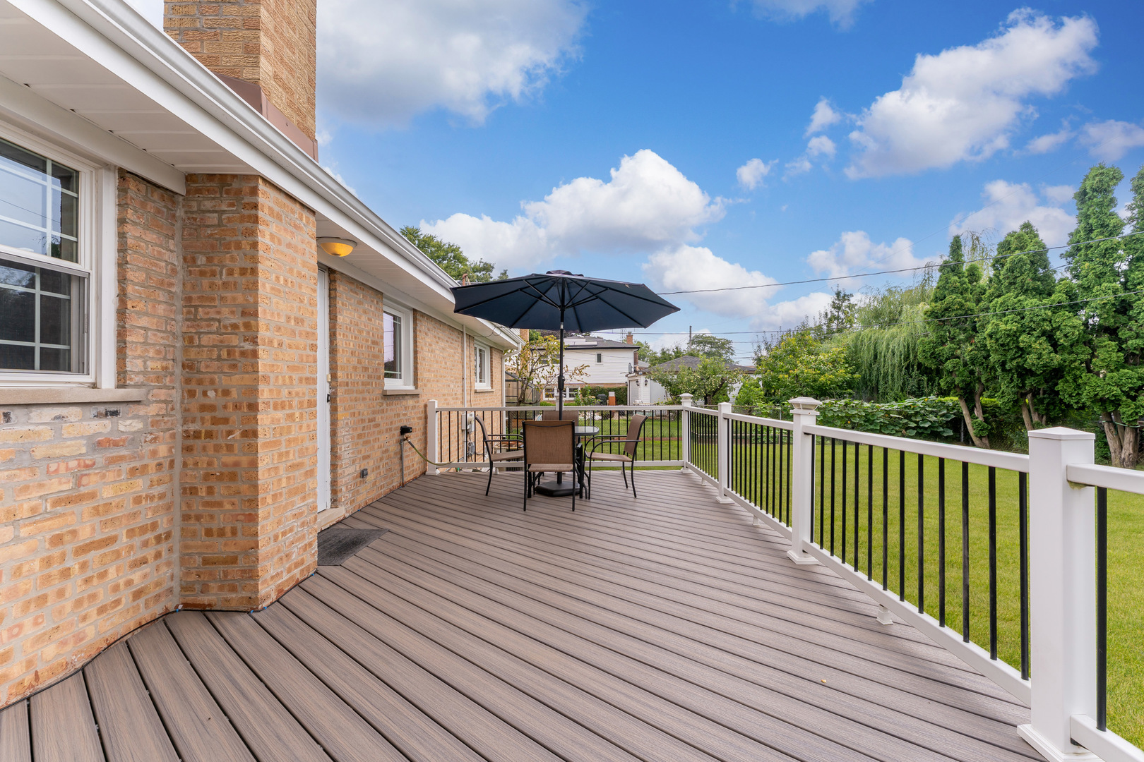 8213 W Lyons Street, Niles, IL 60714