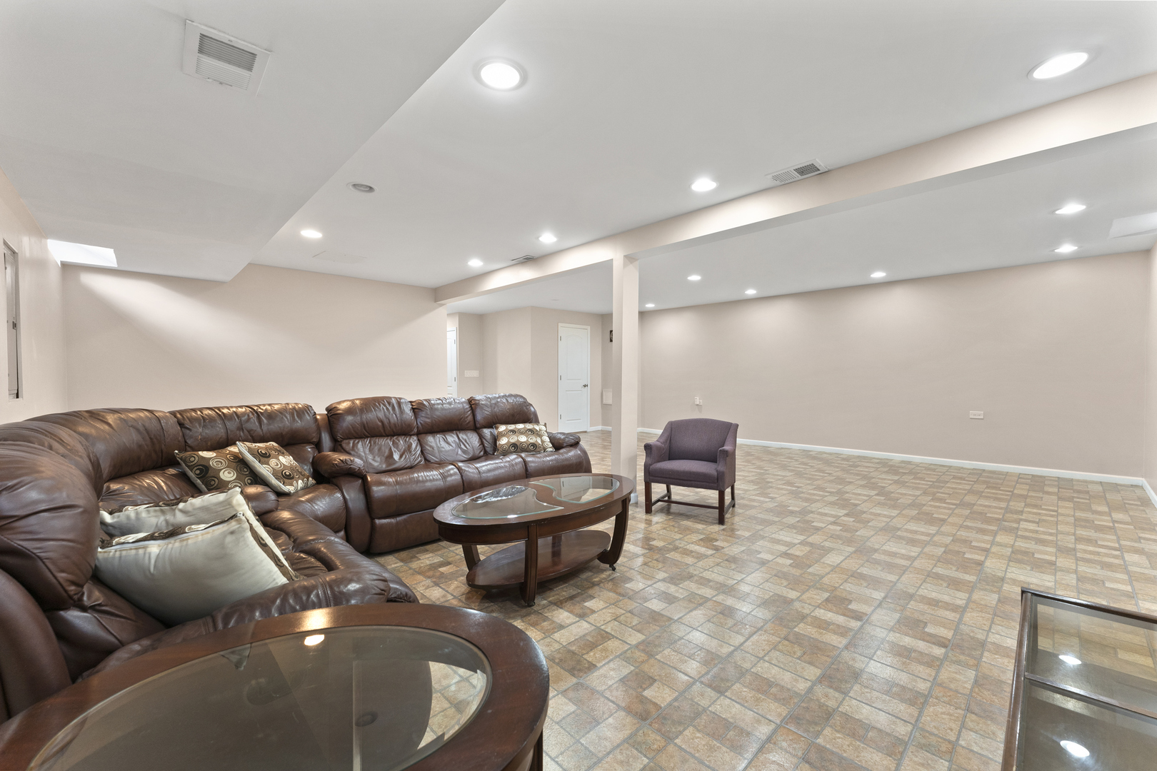 8213 W Lyons Street, Niles, IL 60714