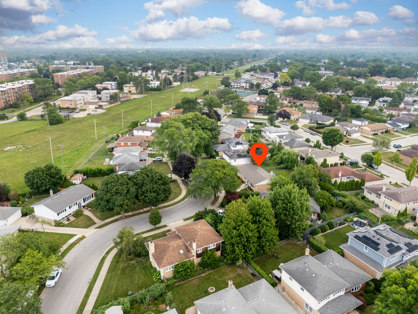 8213 W Lyons Street, Niles, IL 60714