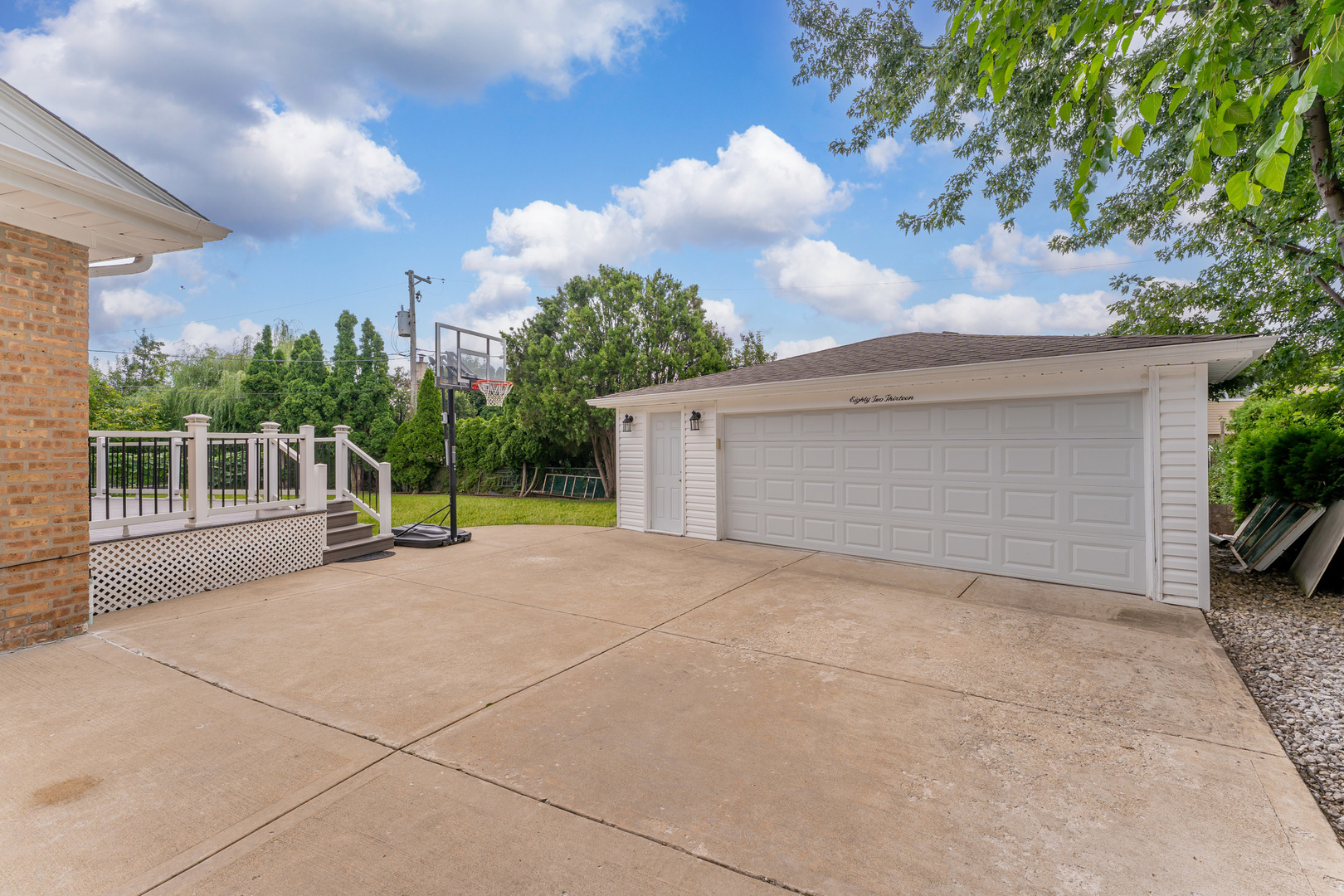 8213 W Lyons Street, Niles, IL 60714