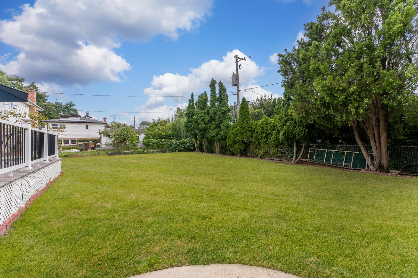 8213 W Lyons Street, Niles, IL 60714