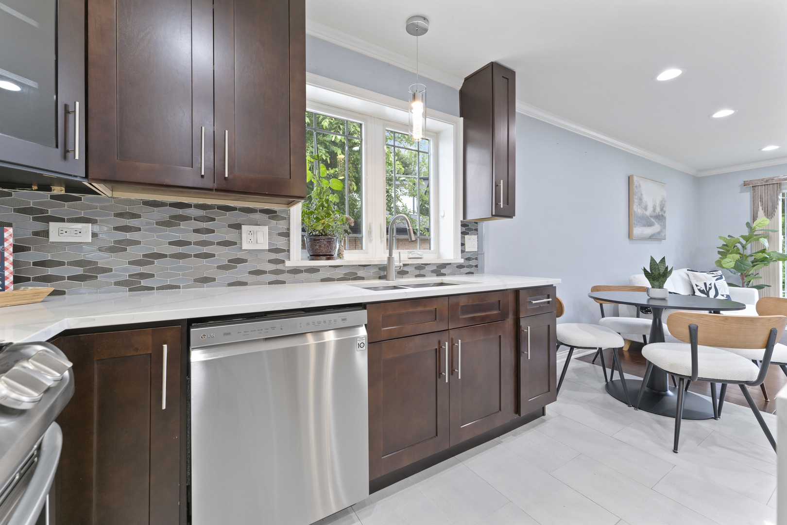 8213 W Lyons Street, Niles, IL 60714