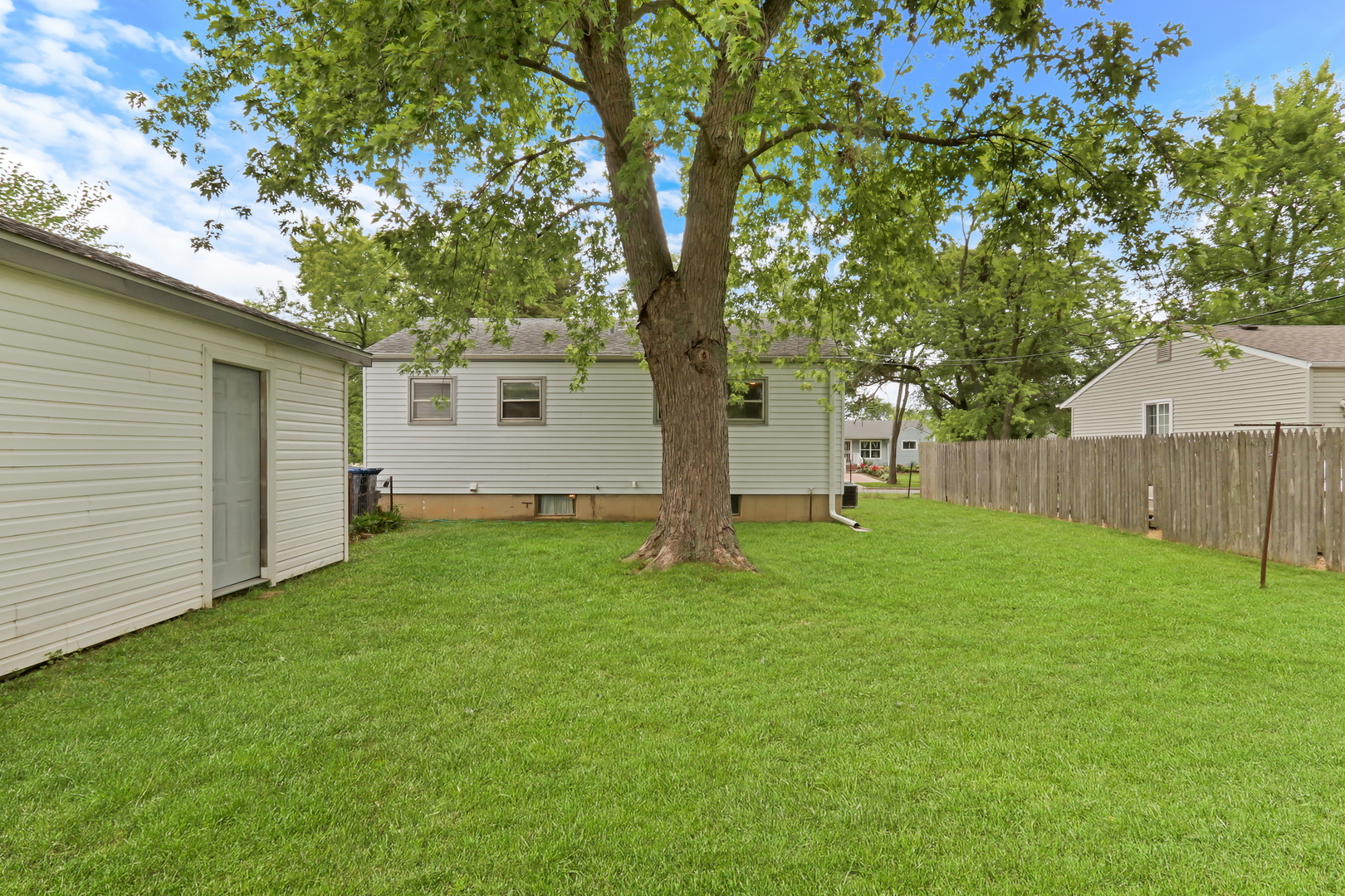 2741 Pawnee Road, Waukegan, IL 60087