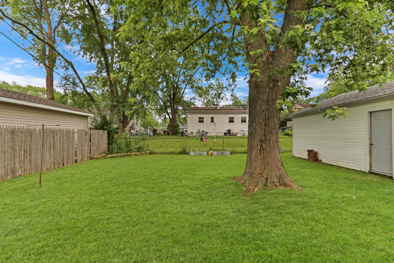 2741 Pawnee Road, Waukegan, IL 60087
