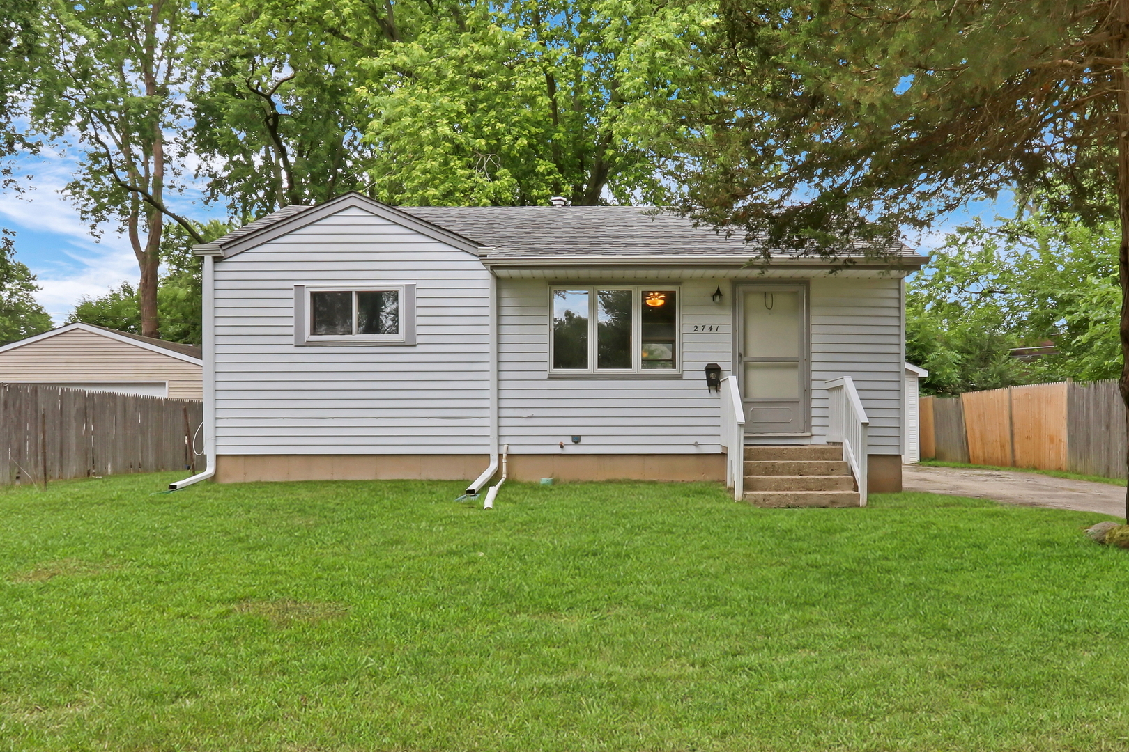 2741 Pawnee Road, Waukegan, IL 60087