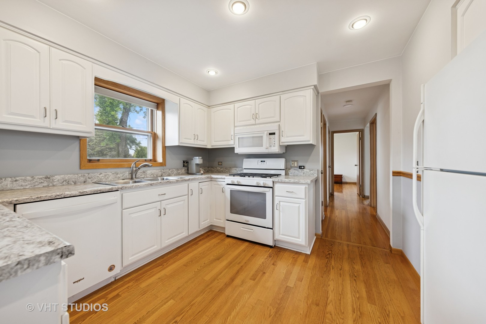 0S414 Cadwell Avenue, Elmhurst, IL 60126
