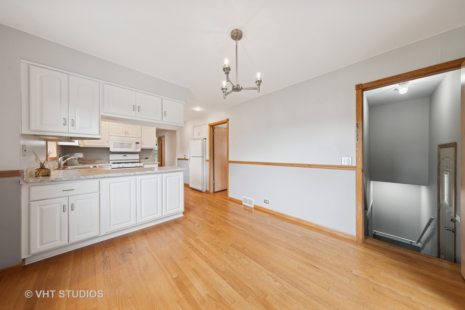 0S414 Cadwell Avenue, Elmhurst, IL 60126