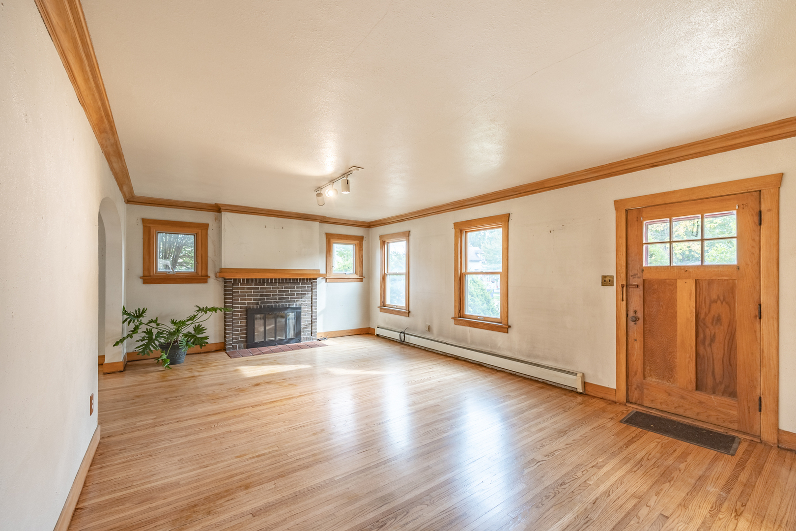 402 Orange Street, Elgin, IL 60123