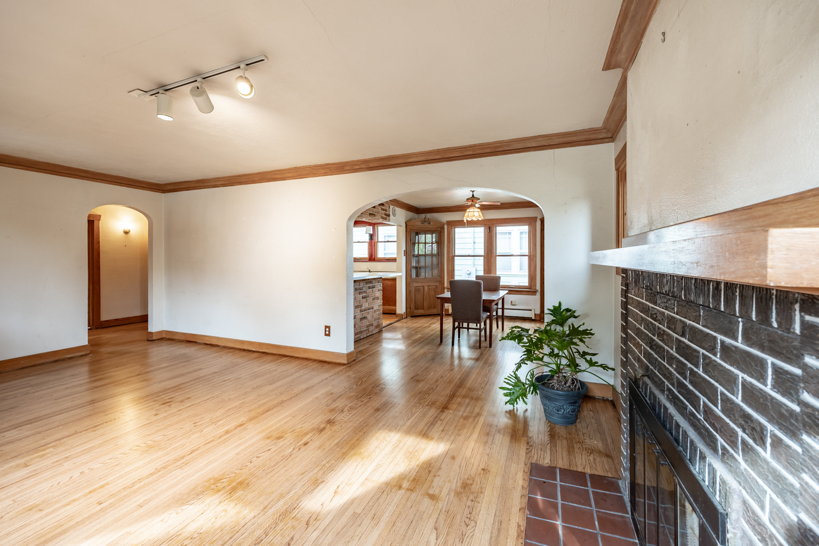 402 Orange Street, Elgin, IL 60123