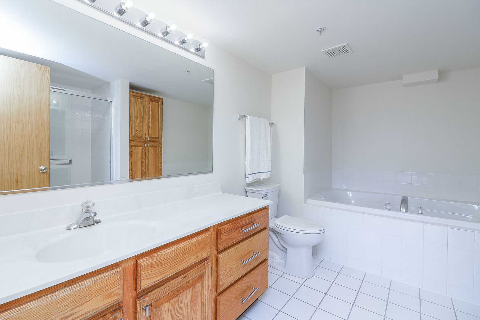 2020 Saint Regis Drive #509, Lombard, IL 60148