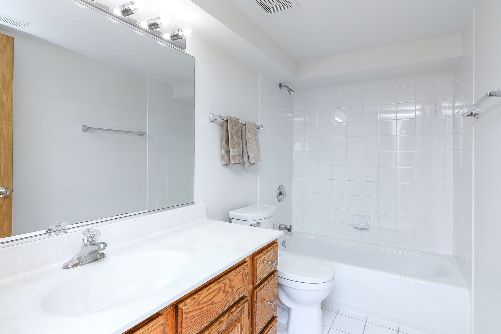 2020 Saint Regis Drive #509, Lombard, IL 60148