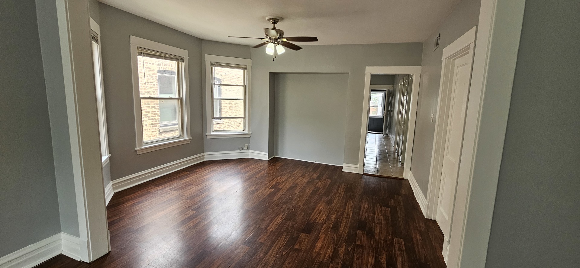 5015 W Montrose Avenue, Chicago, IL 60641