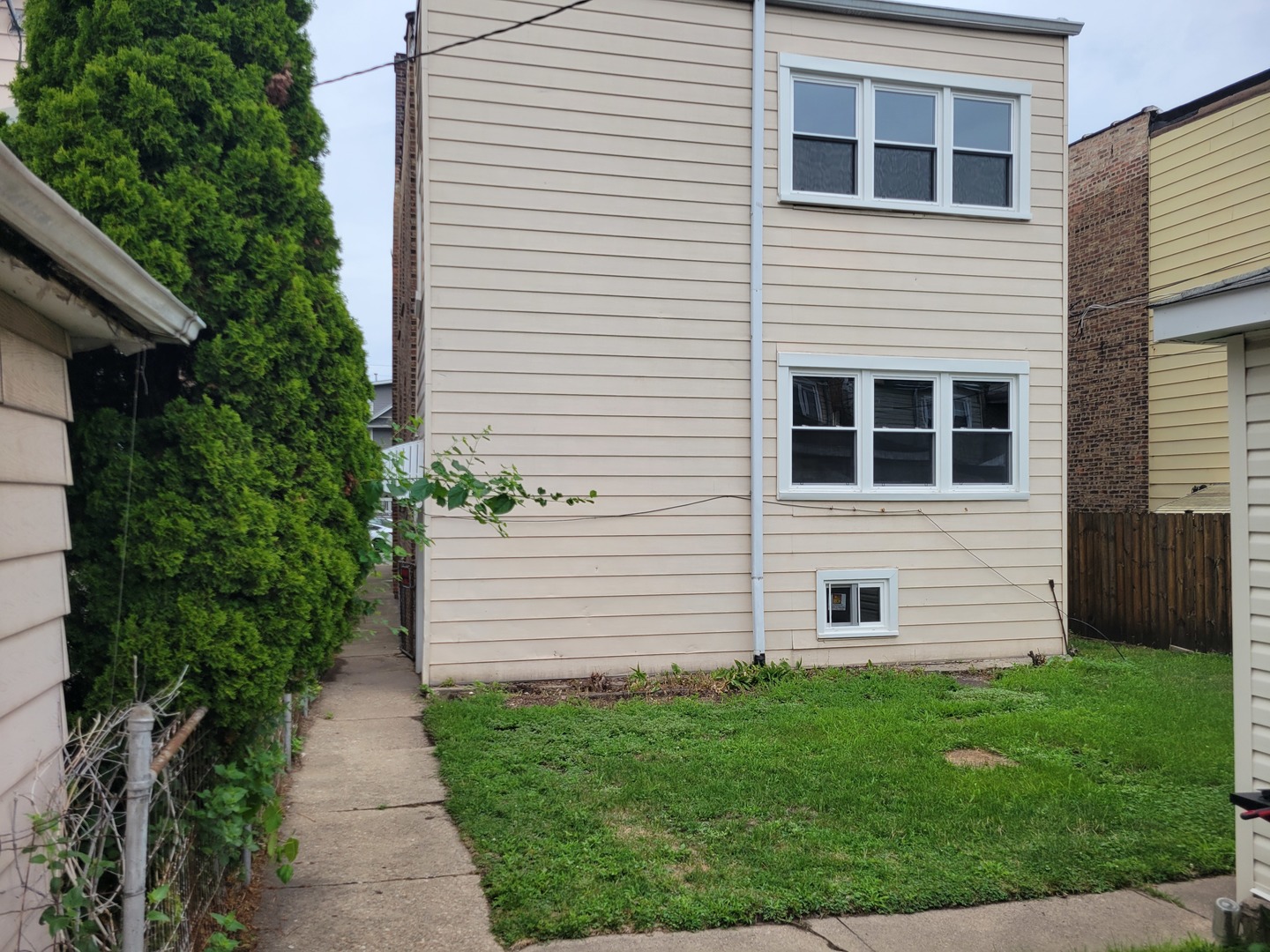 5015 W Montrose Avenue, Chicago, IL 60641