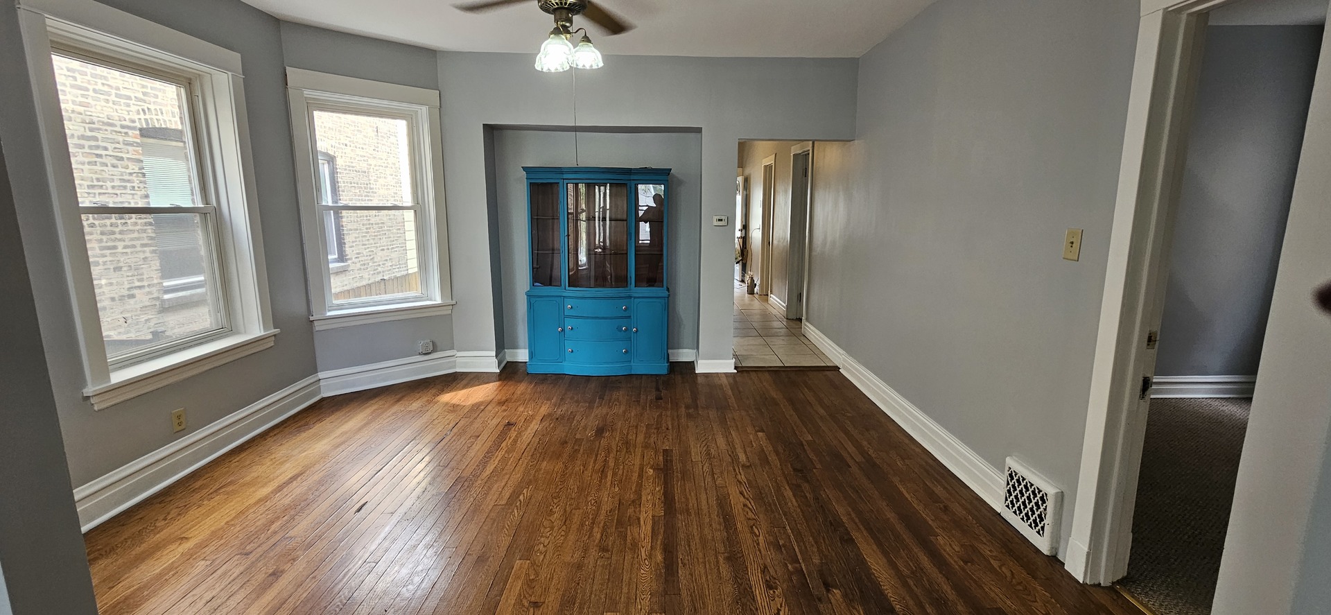 5015 W Montrose Avenue, Chicago, IL 60641