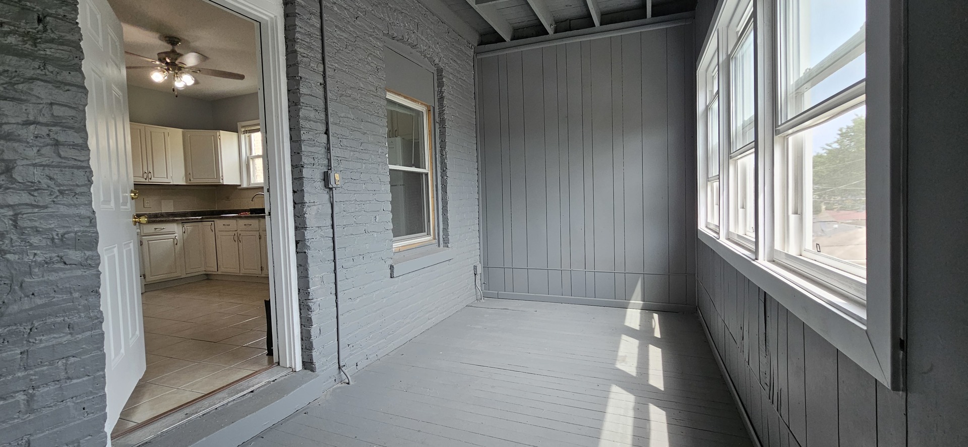 5015 W Montrose Avenue, Chicago, IL 60641