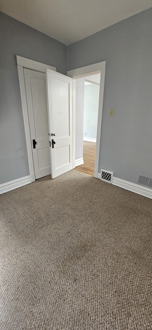 5015 W Montrose Avenue, Chicago, IL 60641