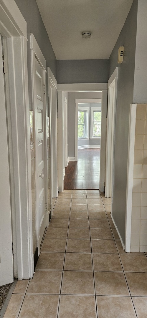 5015 W Montrose Avenue, Chicago, IL 60641