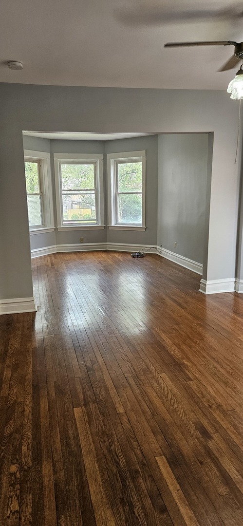5015 W Montrose Avenue, Chicago, IL 60641