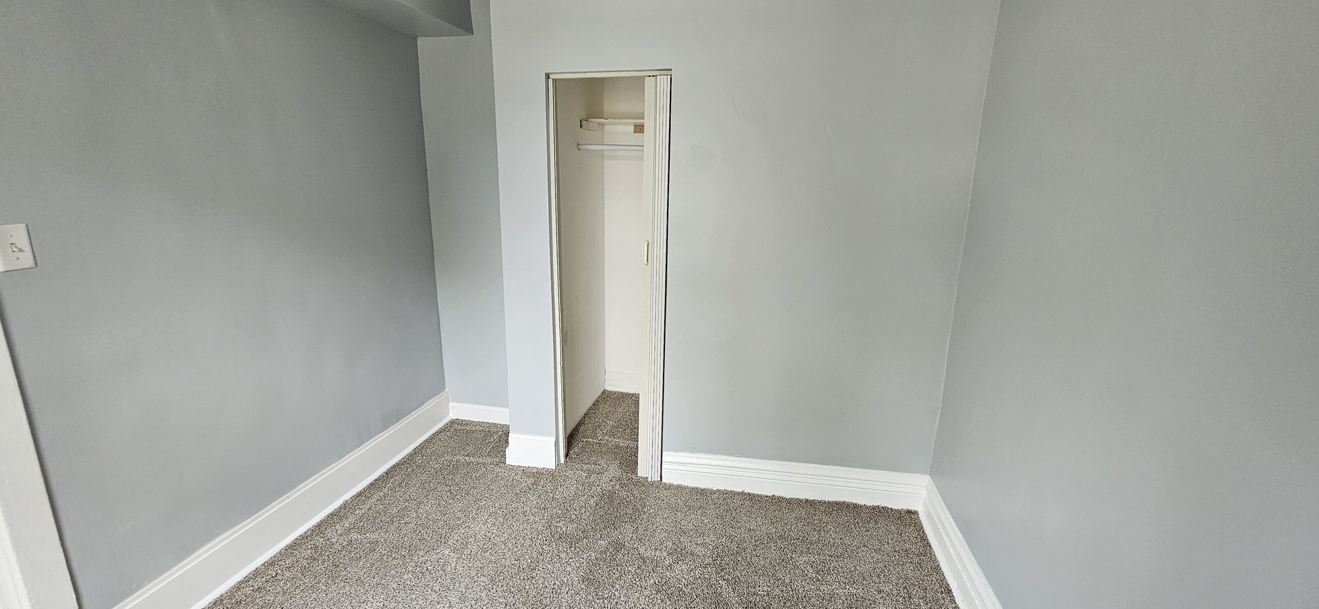 5015 W Montrose Avenue, Chicago, IL 60641