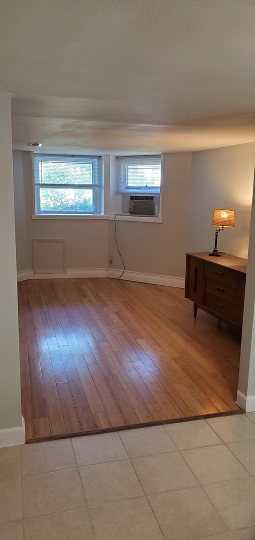 5015 W Montrose Avenue, Chicago, IL 60641