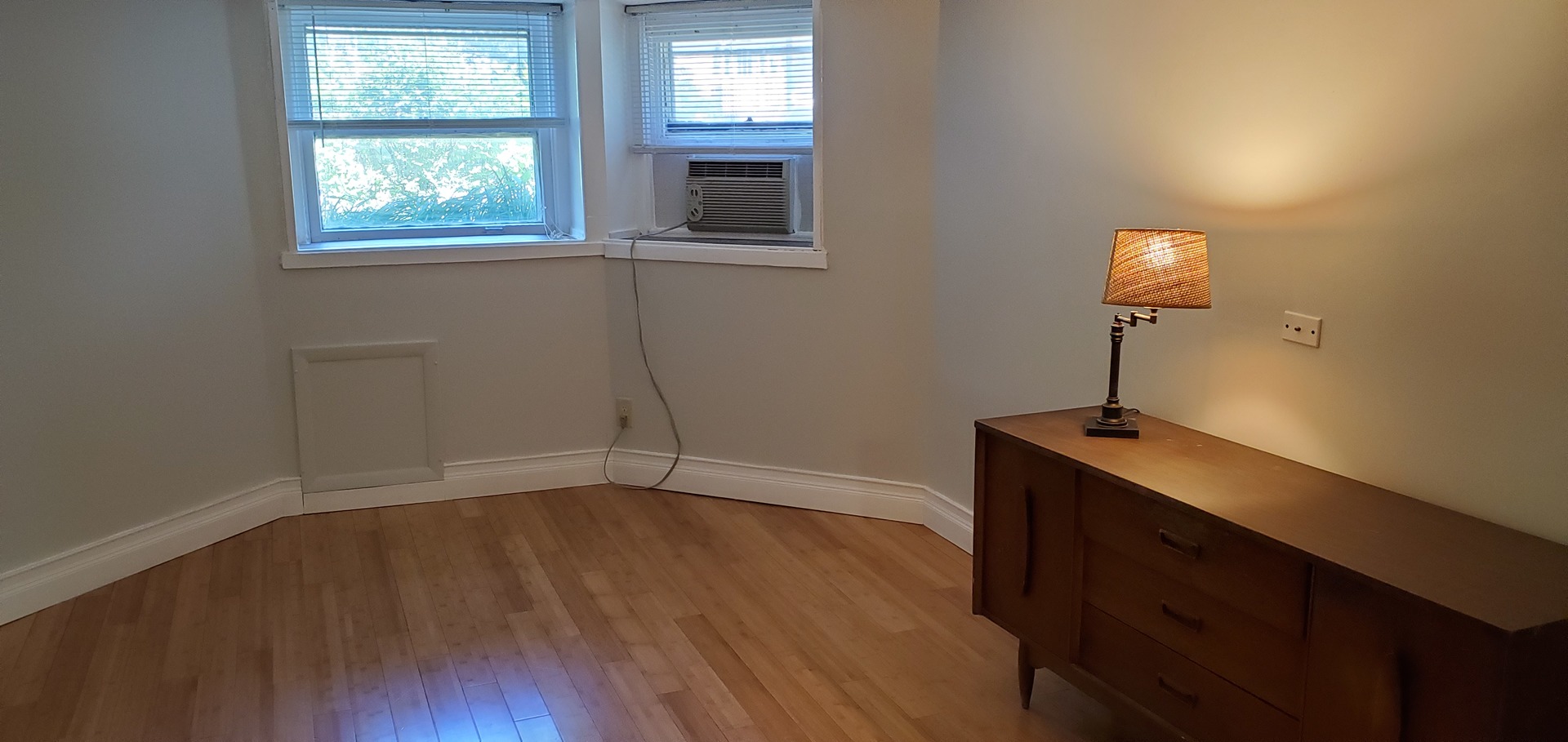 5015 W Montrose Avenue, Chicago, IL 60641