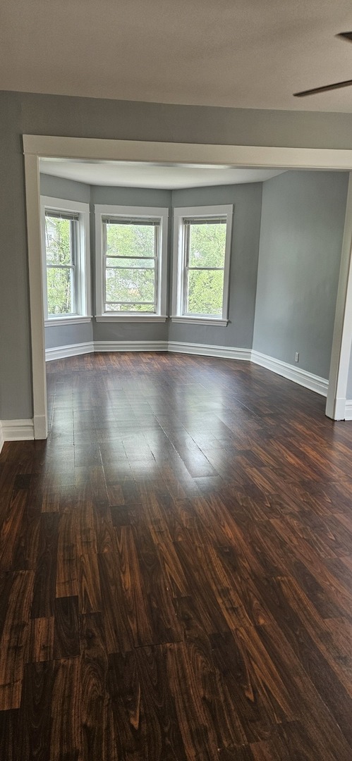 5015 W Montrose Avenue, Chicago, IL 60641