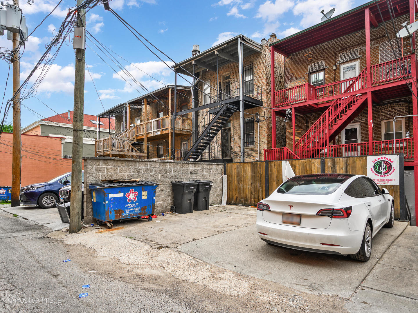 1517 W Taylor Street, Chicago, IL 60607