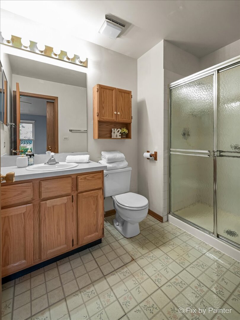 1079 Ridgefield Circle, Carol Stream, IL 60188